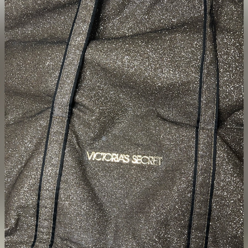 EUC Victorias Secret 17” x 15” Weekend bag - Picture 2 of 7